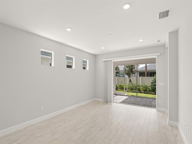 Building Photo - 4501 Nautilus Cir