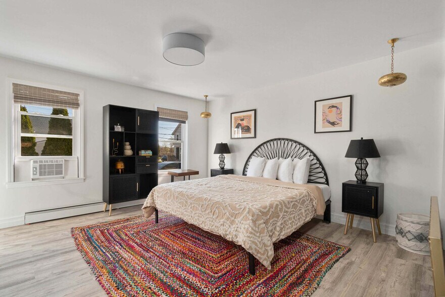 Building Photo - 136 Main St