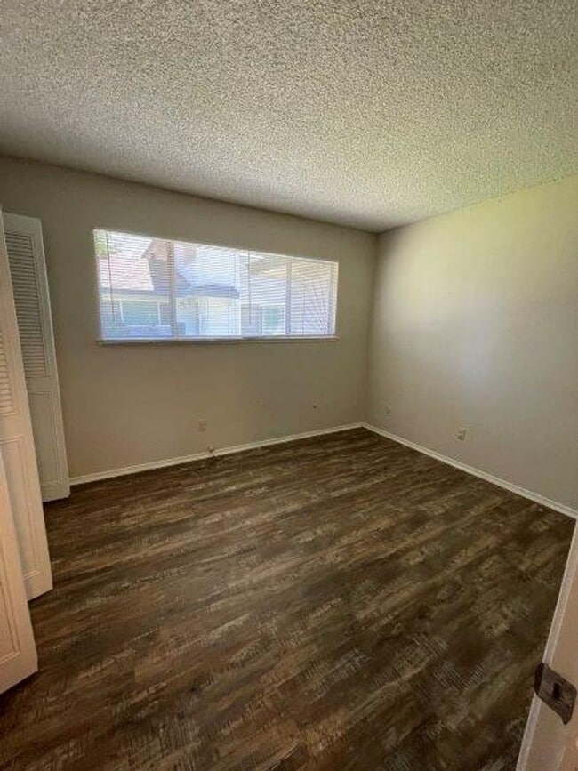 Building Photo - 9508 Emerald Park Dr