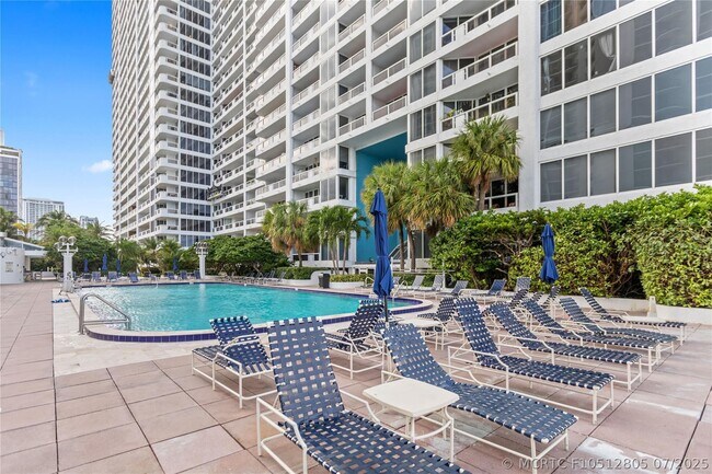 Building Photo - 1717 N Bayshore Dr
