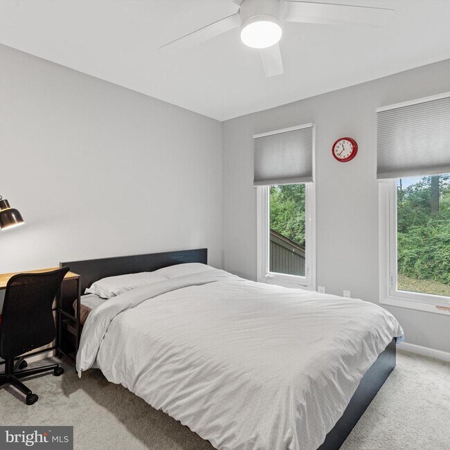 Building Photo - 3704 Oak Hill Way