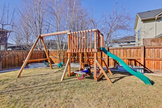 Building Photo - 5847 Pinery Cyn Ave N