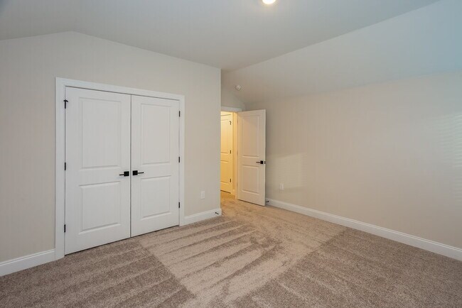 Building Photo - 124 Brixham Lp