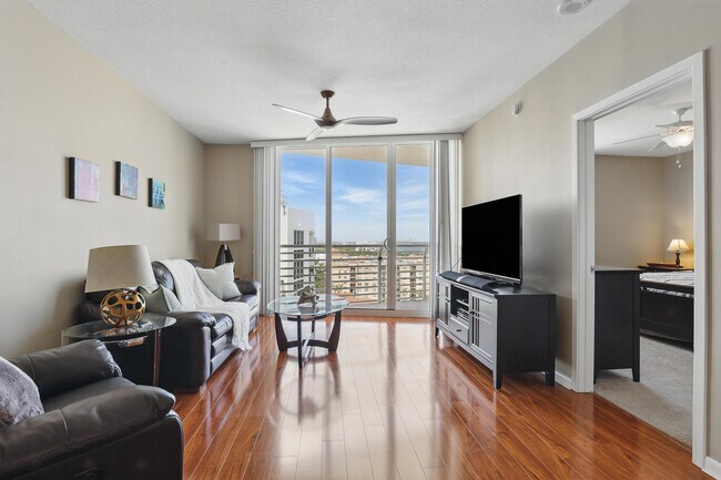 Building Photo - 1551 N Flagler Dr