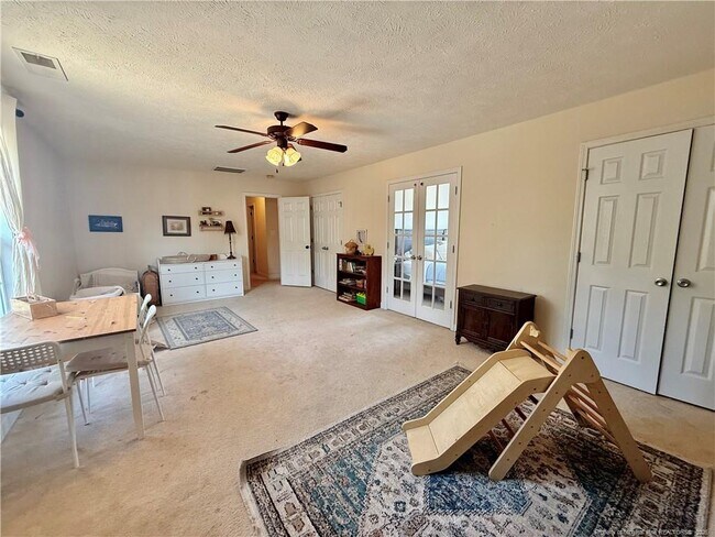 Building Photo - 234 Pender Rd