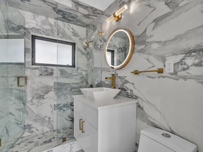 Building Photo - 2310 NE 48th Ct