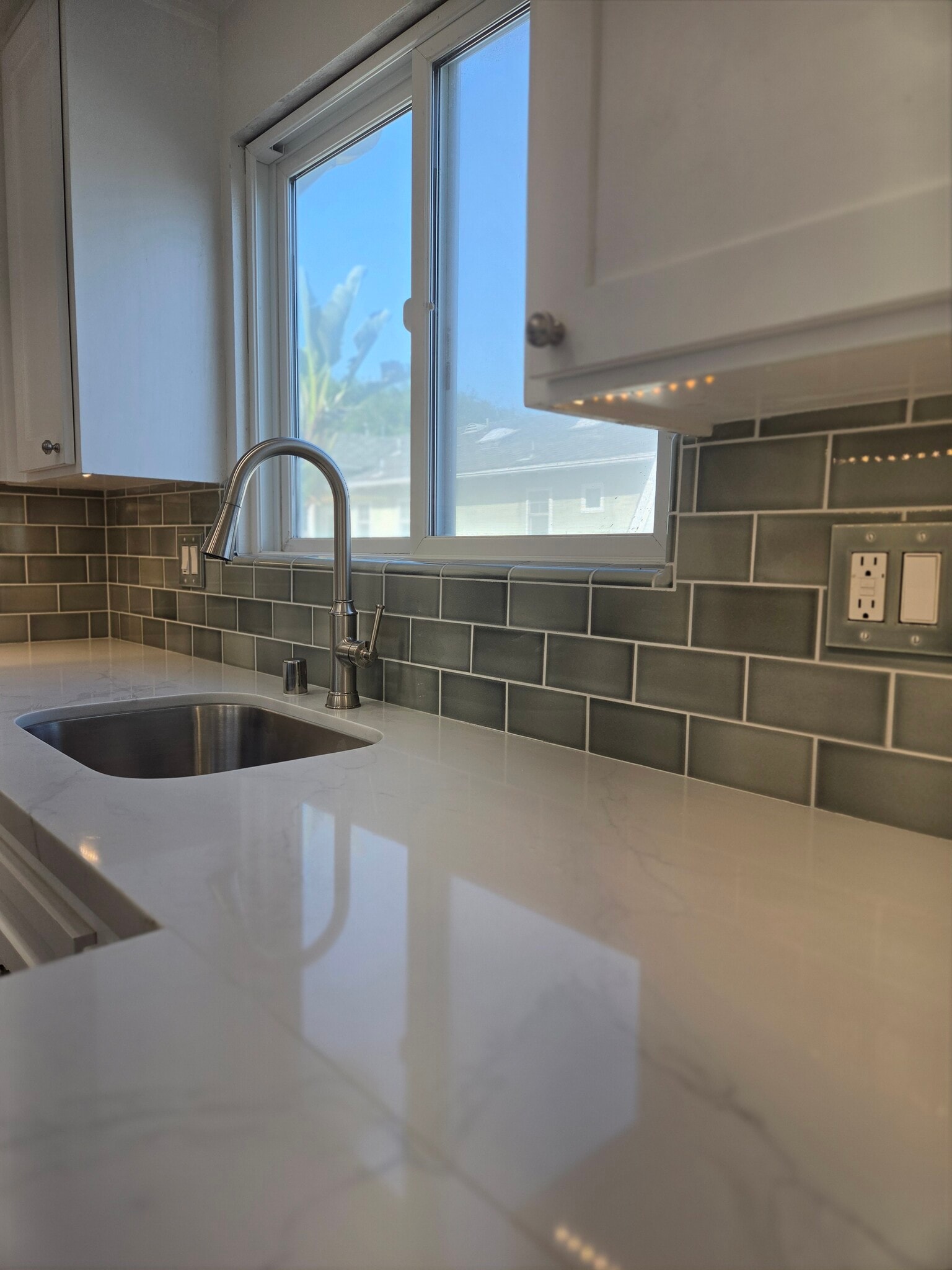 Building Photo - 245 Mesa Dr