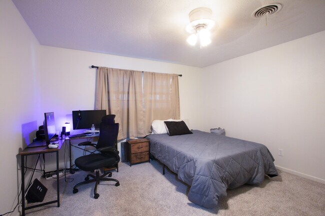 Building Photo - 5426 9th St