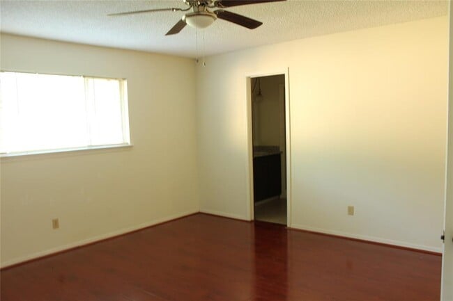 Building Photo - 731 Seafoam Rd