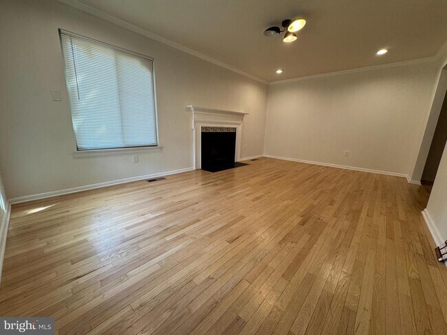 Primary Photo - 10676 Muirfield Dr