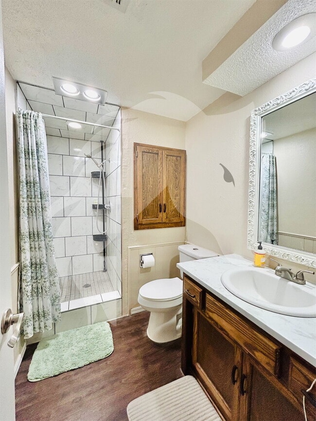 Building Photo - "Cozy Comfort Awaits: 3-Bedroom Home with Fireplace on Twilight Ave, Enid, OK!"