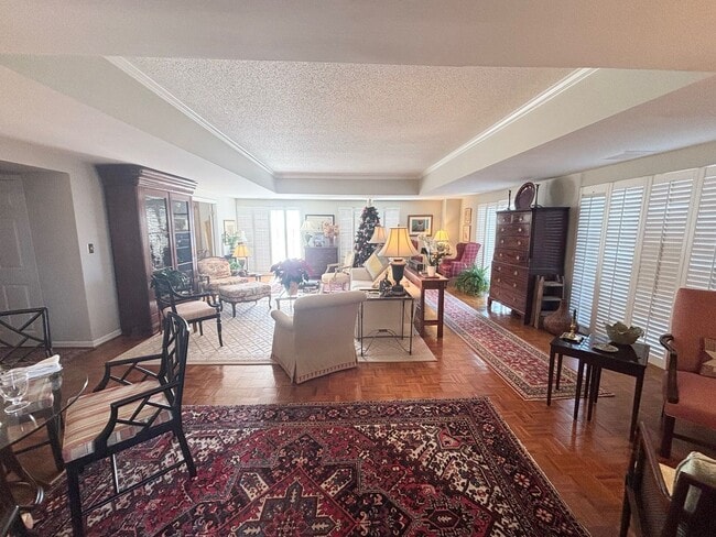 Building Photo - Luxury Living at its Finest!