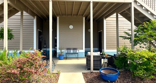 Building Photo - Gated Community, 3/2, Just Minutes to Beach!