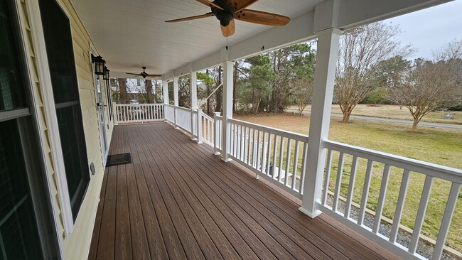 Building Photo - 1095 Burnside Rd