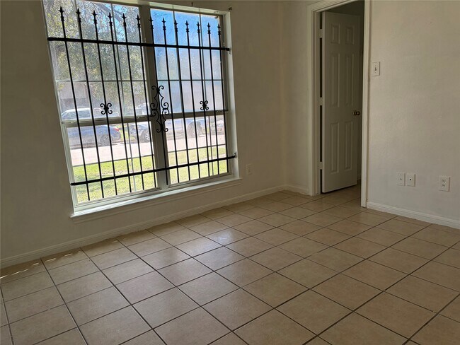 Building Photo - 15738 Boonridge Rd