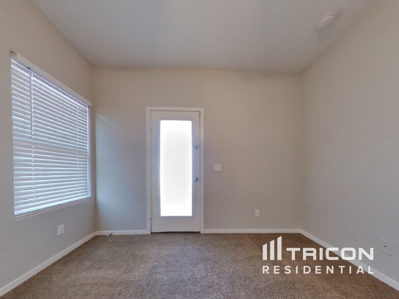 Building Photo - 10321 W Monterosa Ave