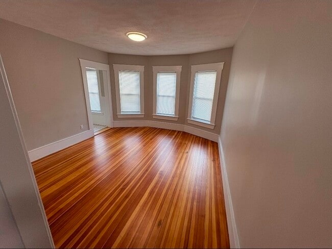 Building Photo - 83 Swan St