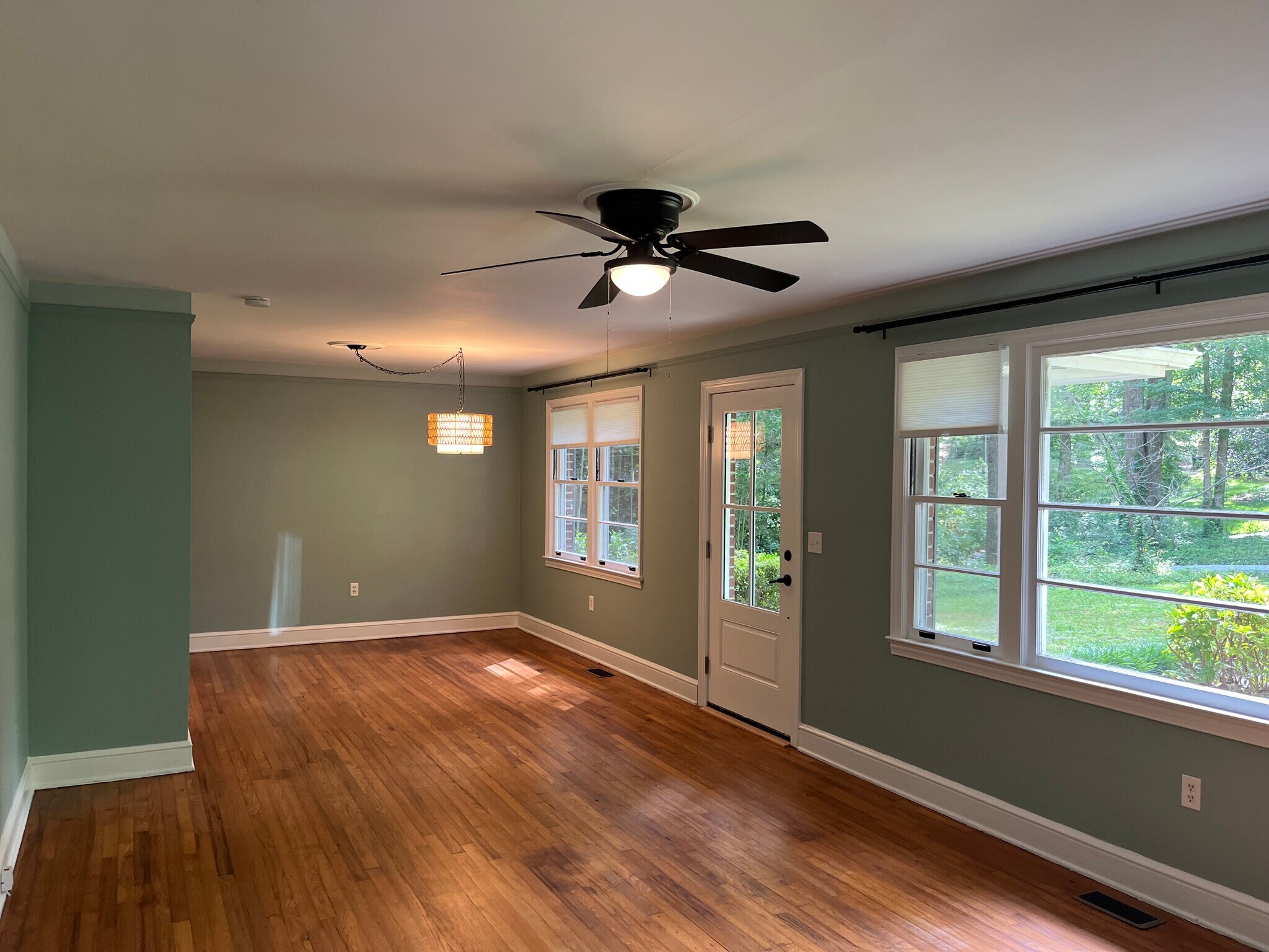 Building Photo - 402 Upper Highland Dr