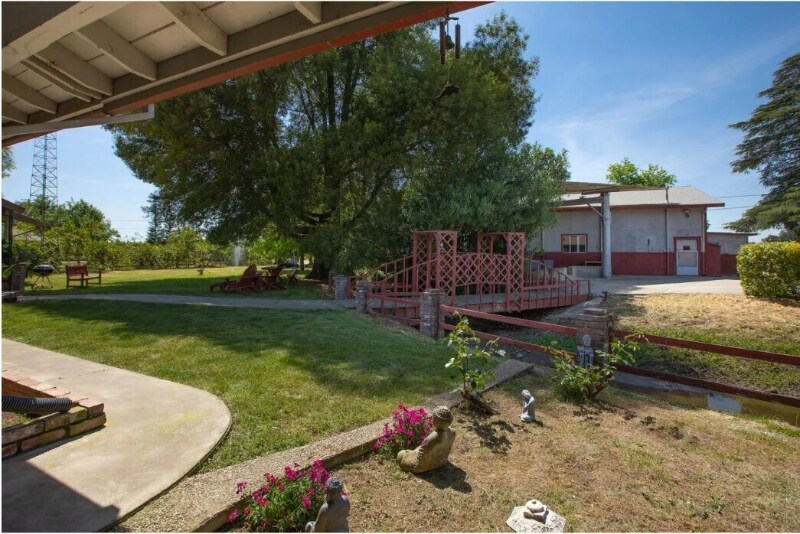Primary Photo - 124 E Evans Reimer Rd