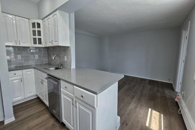Building Photo - 535 28th St