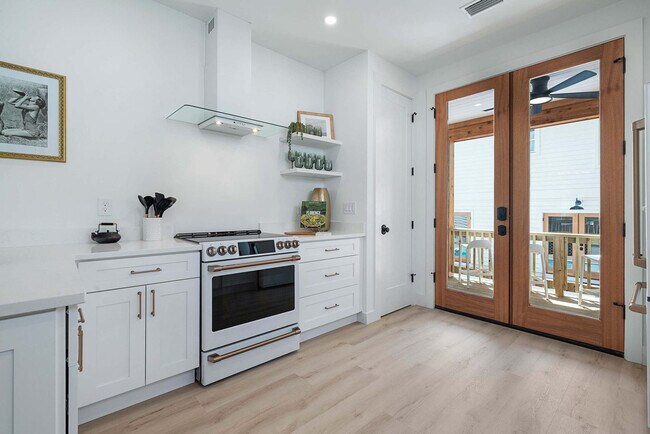 Building Photo - 30 W Castillo Dr