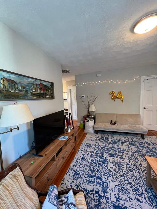 Building Photo - 305 Highland Ave