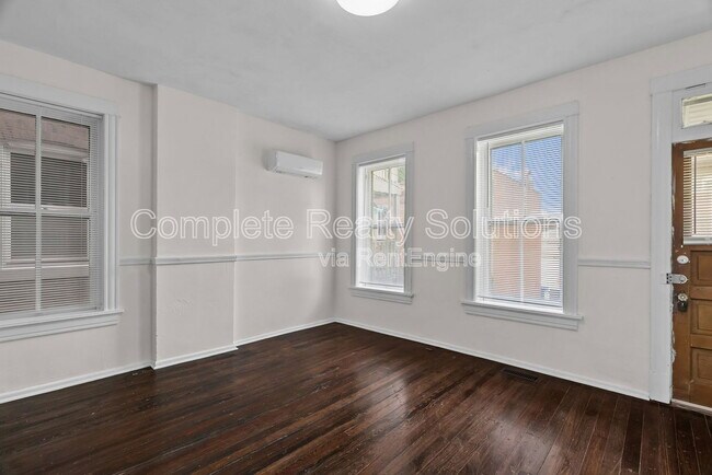 Building Photo - 2042 Russell Blvd