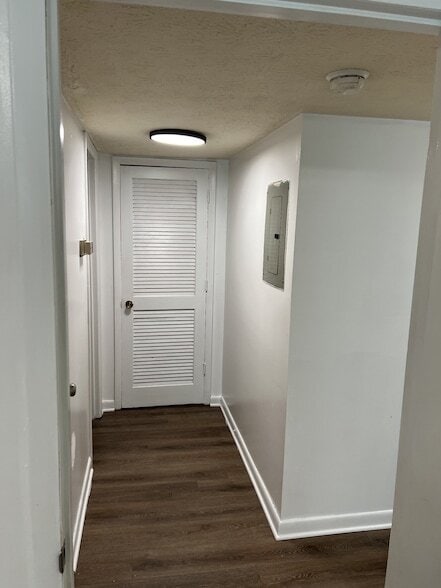 Building Photo - 113 Hillview Apt Dr