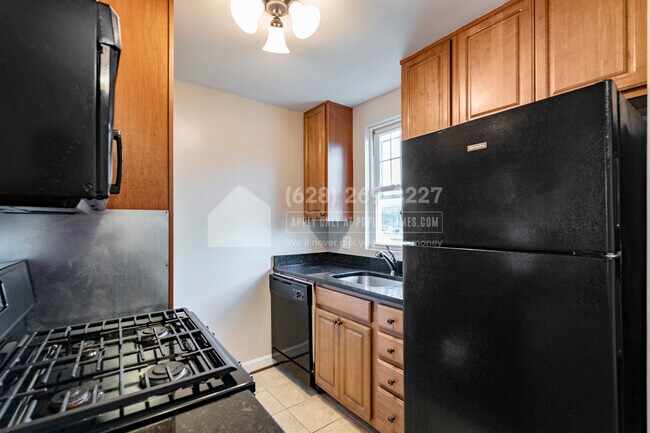 Building Photo - 2614 Kent Village Dr