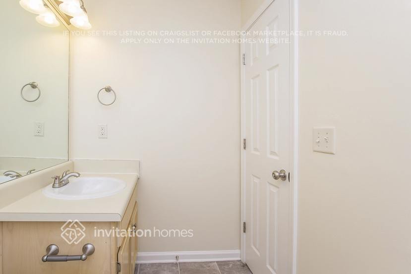Building Photo - 175 Park Meadows Dr SW