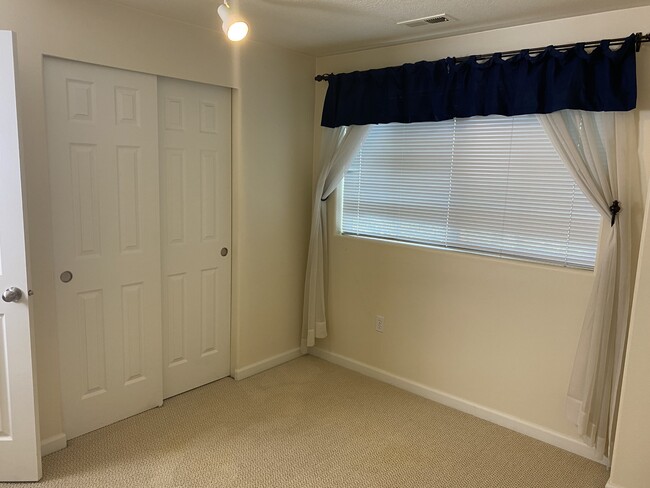 Building Photo - 10789 SW Canterbury Ln