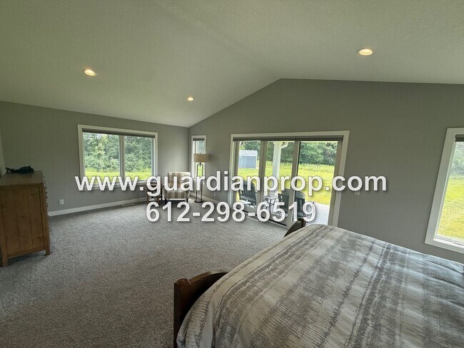 Building Photo - Fully Updated House on 3 1/2 Acres for Oct...