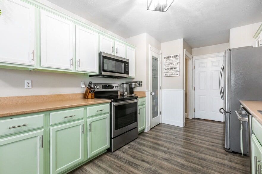 Building Photo - 6002 W Olympiad Ln