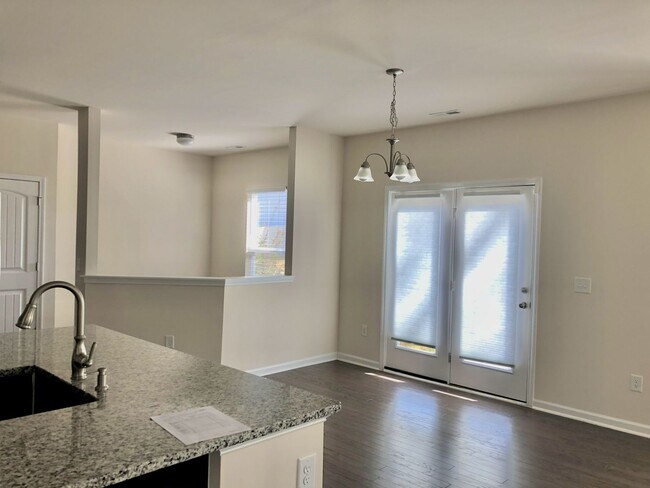 Building Photo - 4 Bed, 3 Bath in Desirable Apex