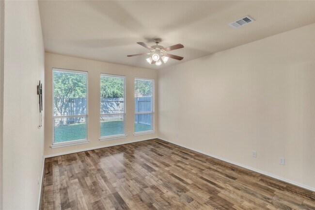 Building Photo - 2803 Lakecrest Way Dr