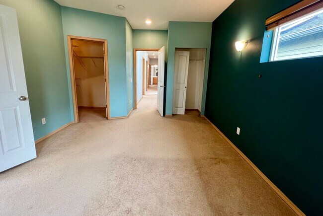 Building Photo - Greenwood Home