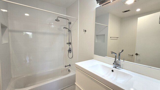 Building Photo - 38715 Huntington Cir