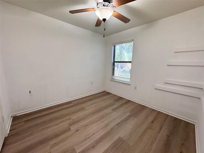 Building Photo - 9000 Stambourne St
