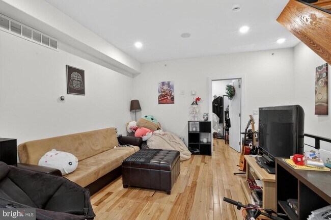 Building Photo - 1445 S 32nd St