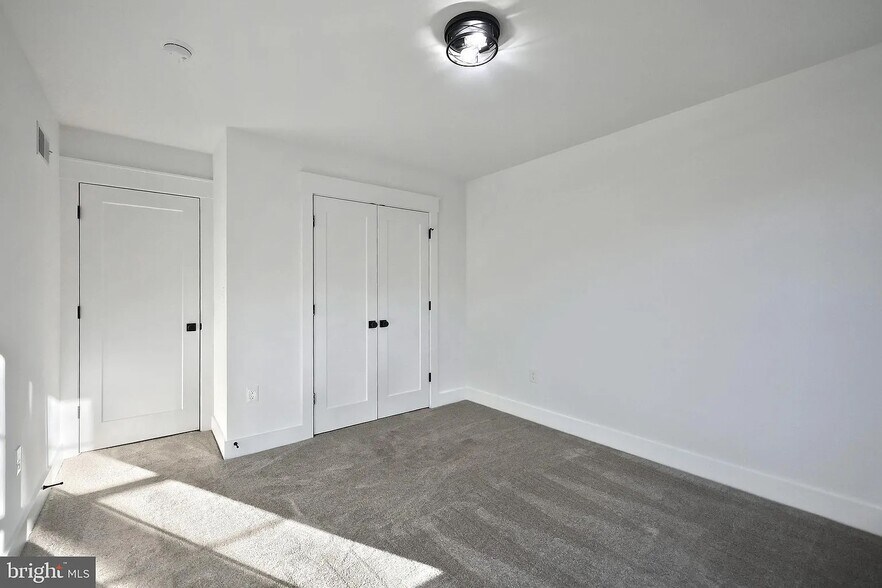 Building Photo - 1022 Trinity Rd