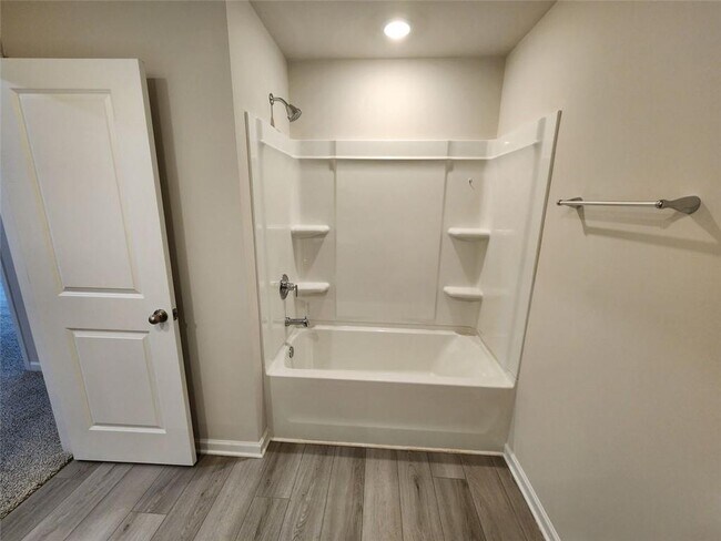 Building Photo - 235 Vly Oak Dr