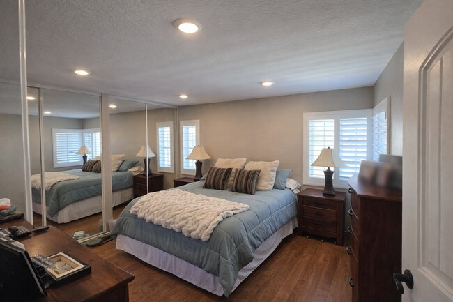 Building Photo - 10978 Cool Lake Terrace