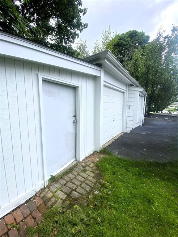 Building Photo - 35 Reedsdale Rd