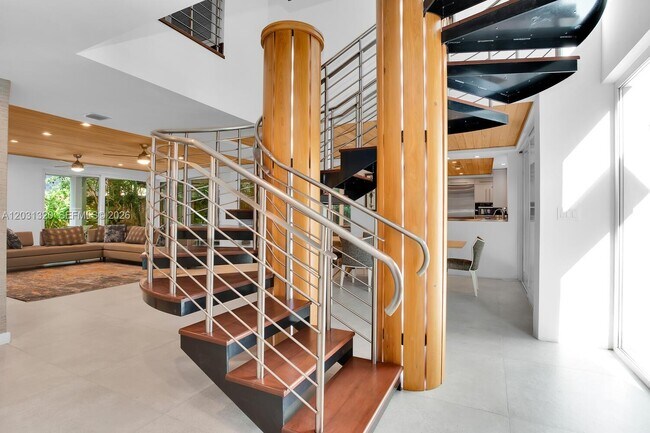 Building Photo - 2475 S Bayshore Dr