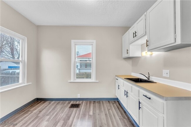 Building Photo - 3820 W 34th St