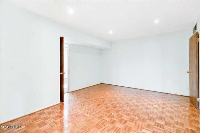 Building Photo - 1118 E Laguna Dr