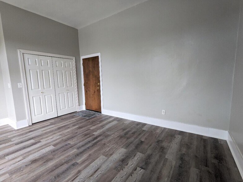 Building Photo - 1 Main St