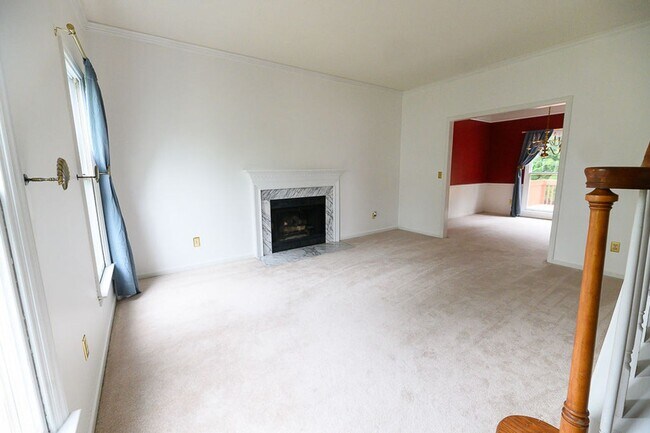 Building Photo - APPLICATIONS PENDING! Wonderful and Spacious 3 bedroom home 2.5 bath in High Point with 2 car gar...
