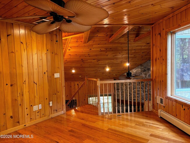 Building Photo - 327 Deerfoot Ln