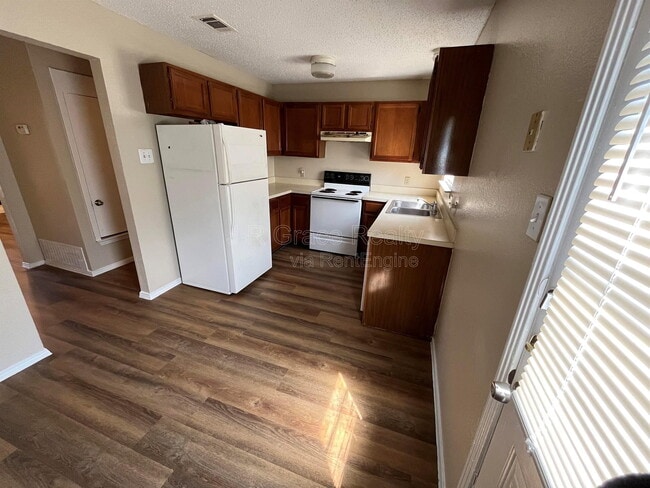 Building Photo - 5911 Shadydell Dr